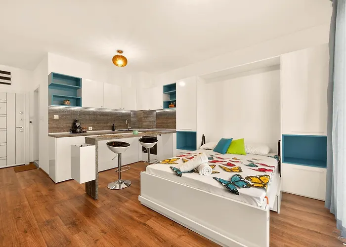 Didi's Stylish - Seaview & Pool Backyard アパート ヴァルナ