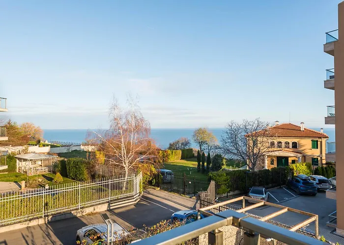 アパート Didi's Stylish - Seaview & Pool Backyard ヴァルナ