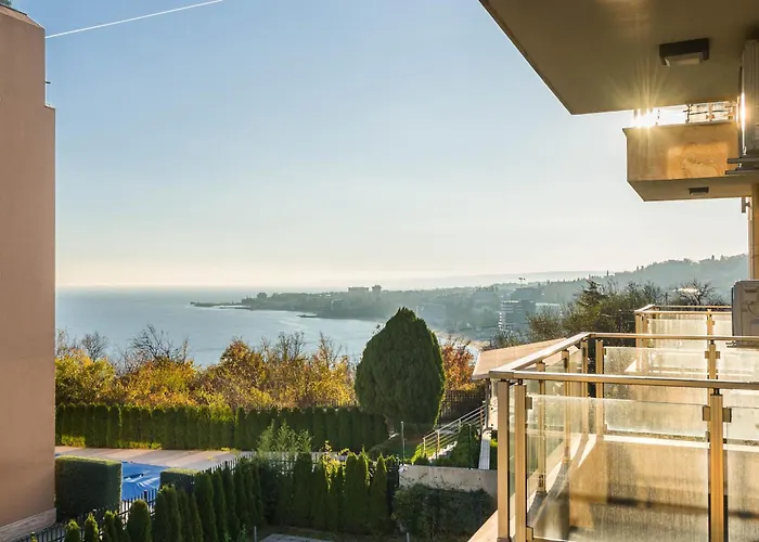 Didi's Stylish - Seaview & Pool Backyard アパート ヴァルナ