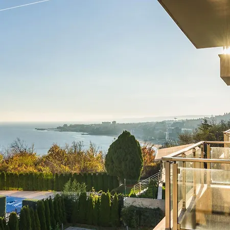 Blue Mirage - Seaview & Pool Backyard Apartmán Varna