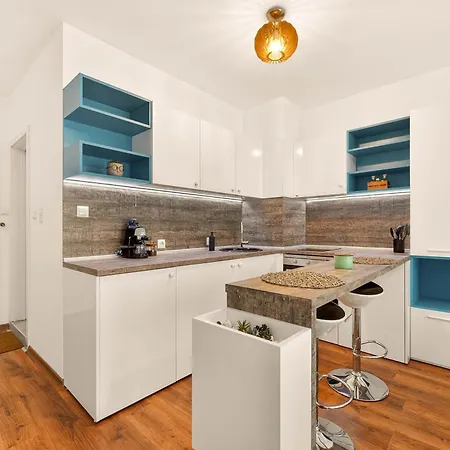 Didi's Stylish - Seaview & Pool Backyard *