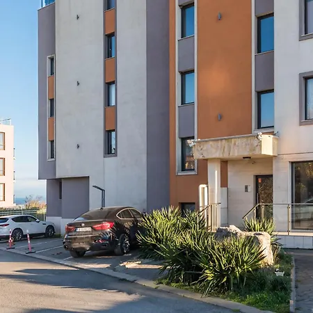 Didi's Stylish - Seaview & Pool Backyard 公寓 瓦爾納