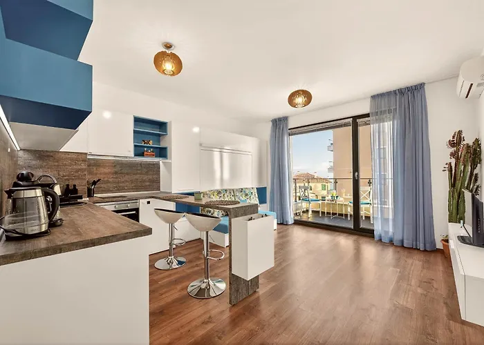 Didi's Stylish - Seaview & Pool Backyard 瓦爾納