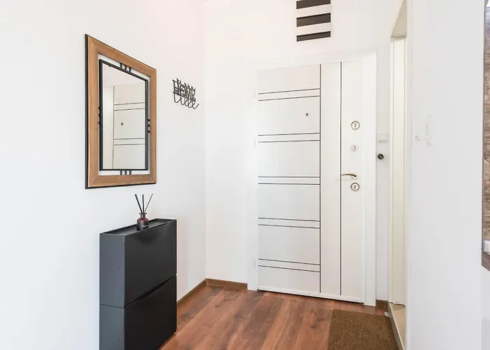 Didi's Stylish - Seaview & Pool Backyard * 瓦爾納